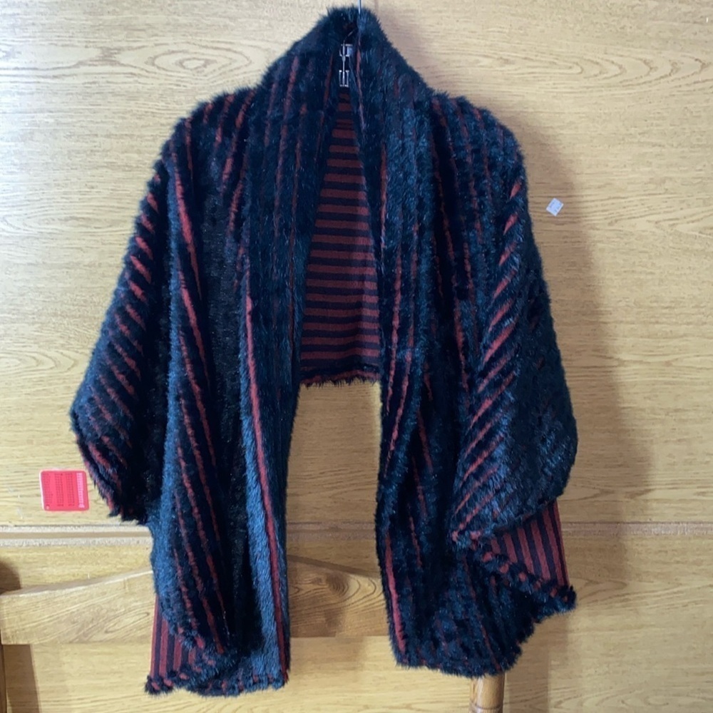 TARNISH One size RED BLACK FAUX FUR SHAWL
